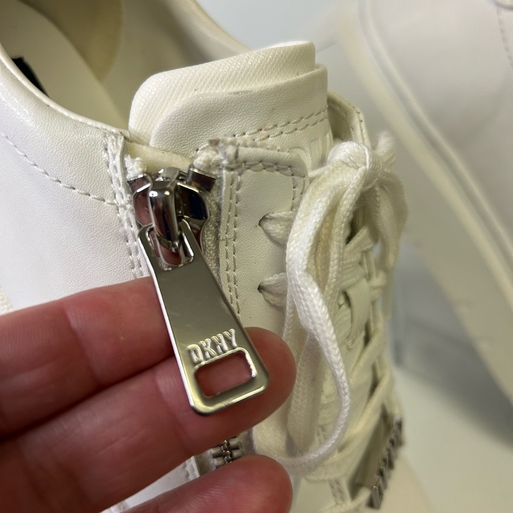 🤍”DKNY” NWT Women’s Matti Lace Up White Sneakers w/ Side Silver Zipper Detailing - Picture 6 of 15